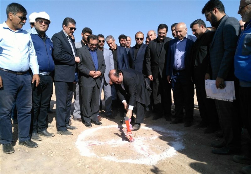 The white cement factory of Azna is hired by the presence of SAMT Minister