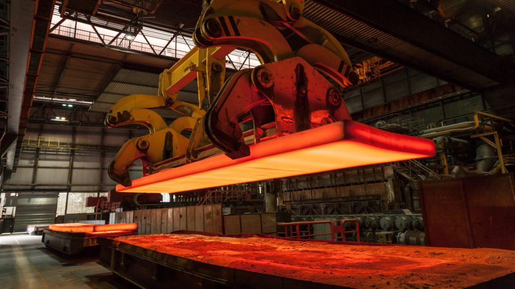 Iron ore price dips as falling China demand